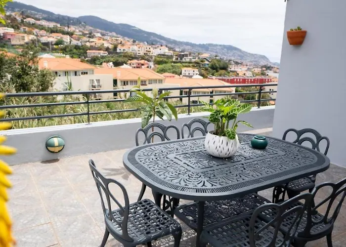 Starry View Chalet Funchal (Madeira)